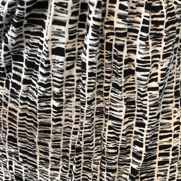 Express black white halter gold chain - Picture 2 of 6